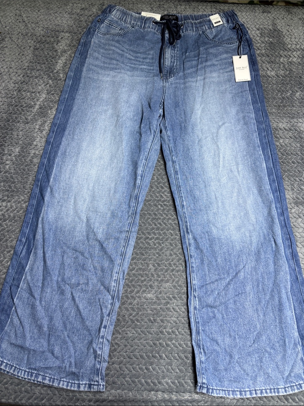 Judy Blue Two-Tone Featherweight Pull on Jeans